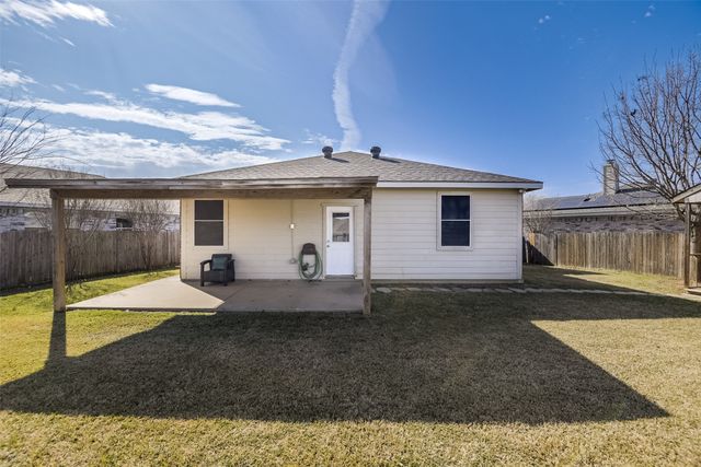 1117 Mckavett Drive, Fort Worth, TX 76140