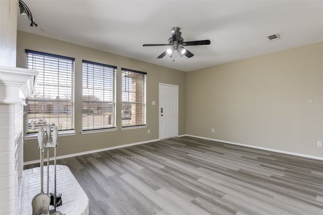 1117 Mckavett Drive, Fort Worth, TX 76140