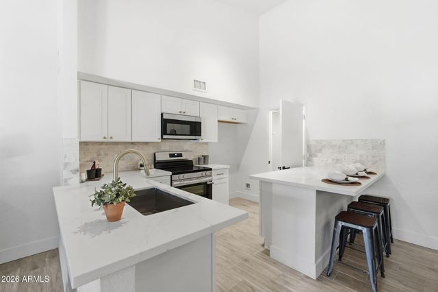 6813 W EVA Street, Peoria, AZ 85345