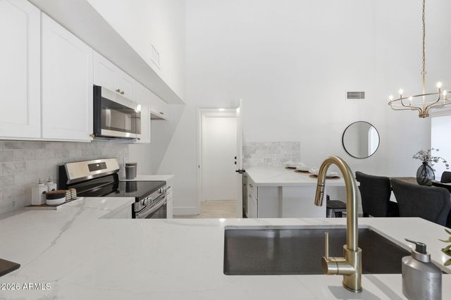 6813 W EVA Street, Peoria, AZ 85345