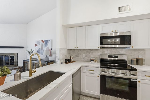 6813 W EVA Street, Peoria, AZ 85345