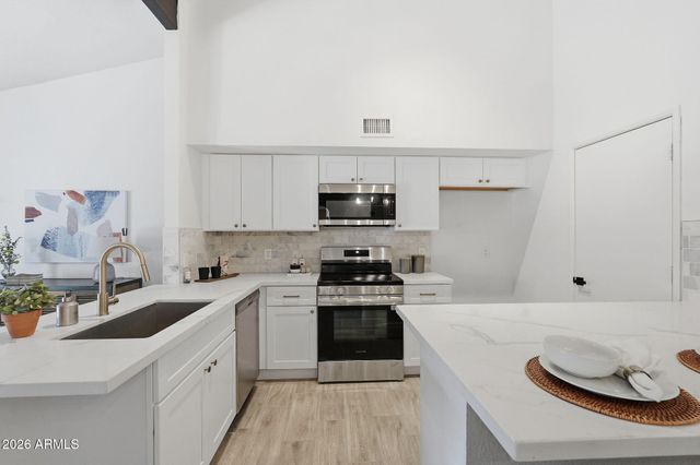 6813 W EVA Street, Peoria, AZ 85345