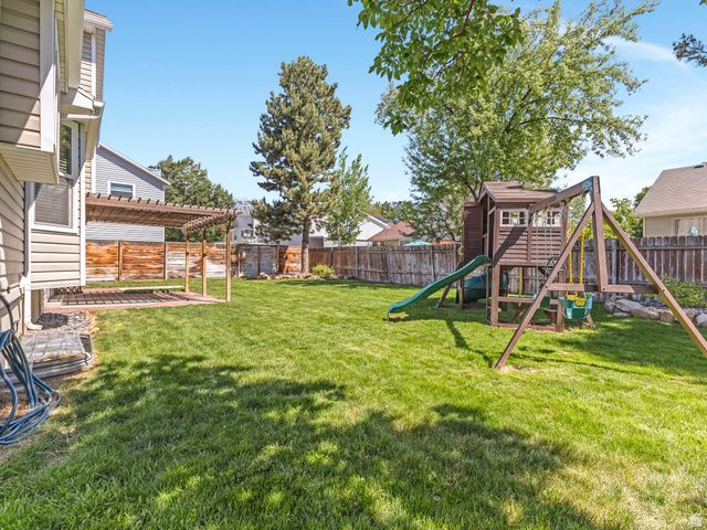 558 E CHERRY PLUM CT, Sandy, UT 84070