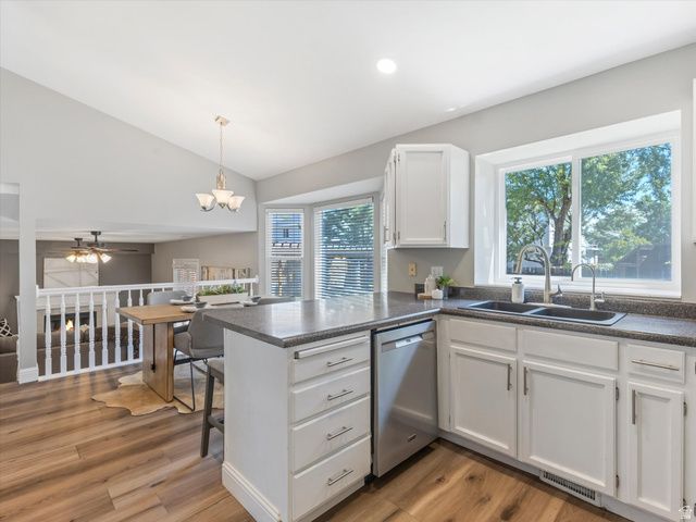 558 E CHERRY PLUM CT, Sandy, UT 84070