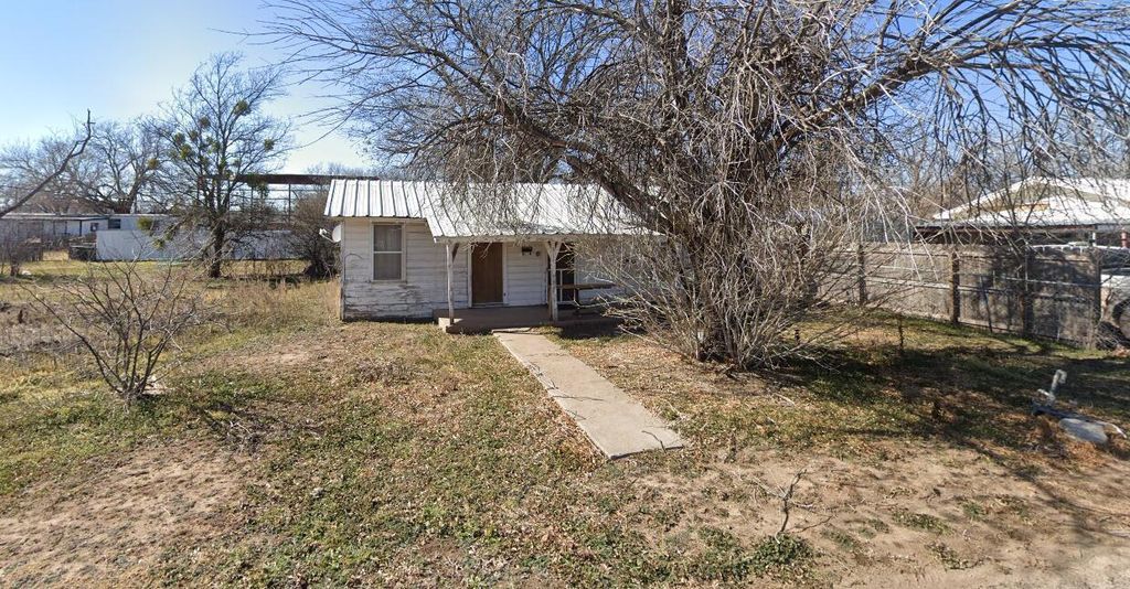 Image 1 of property listing at 311 Fannin Street, Winters, TX 79567