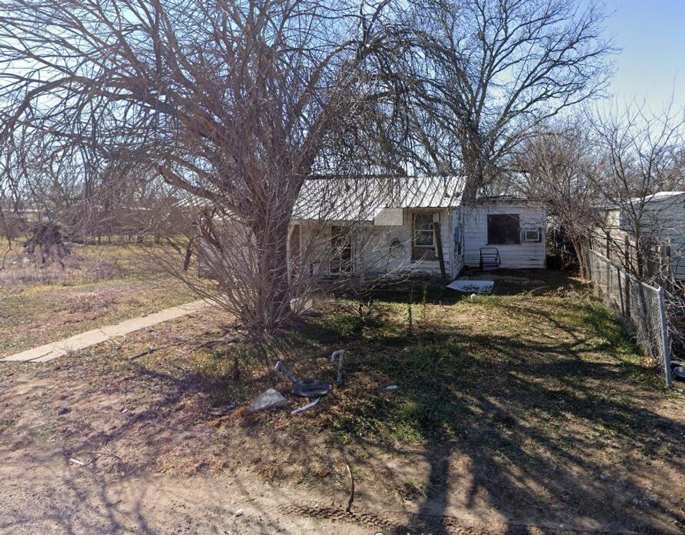 Image 2 of property listing at 311 Fannin Street, Winters, TX 79567