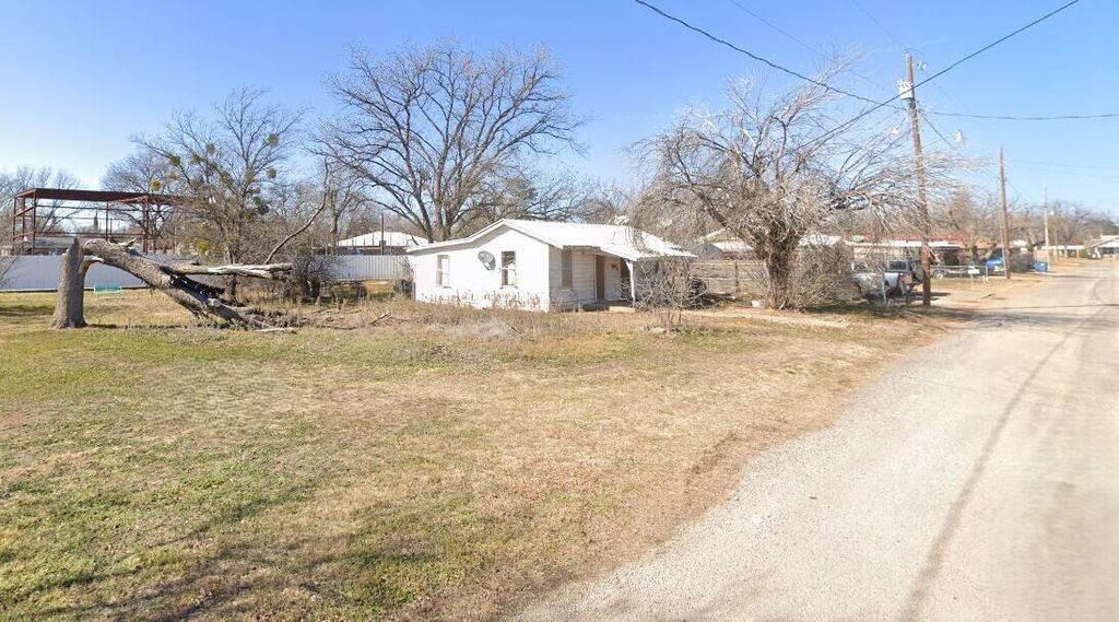 Image 3 of property listing at 311 Fannin Street, Winters, TX 79567