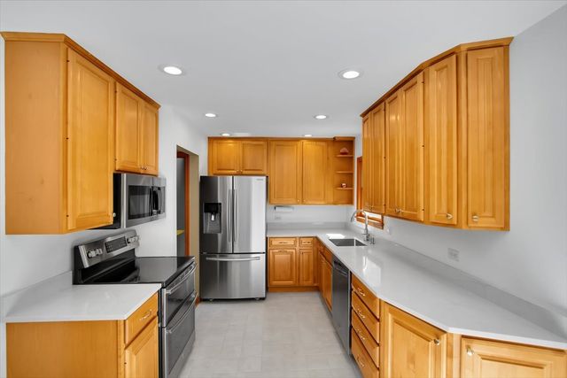 31471 N Ranch Road, Grayslake, IL 60030
