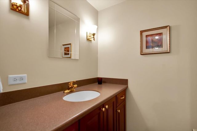 31471 N Ranch Road, Grayslake, IL 60030