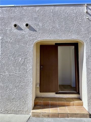 134 W 49th, Los Angeles, CA 90037