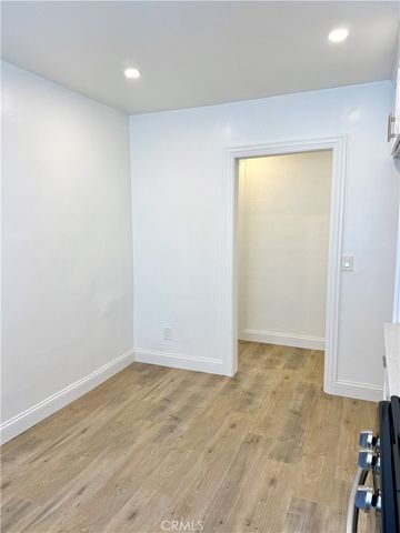 134 W 49th, Los Angeles, CA 90037