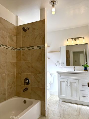 134 W 49th, Los Angeles, CA 90037