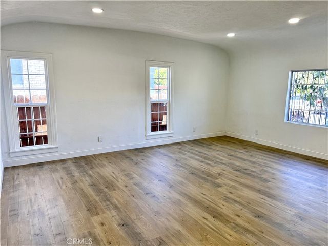 134 W 49th, Los Angeles, CA 90037