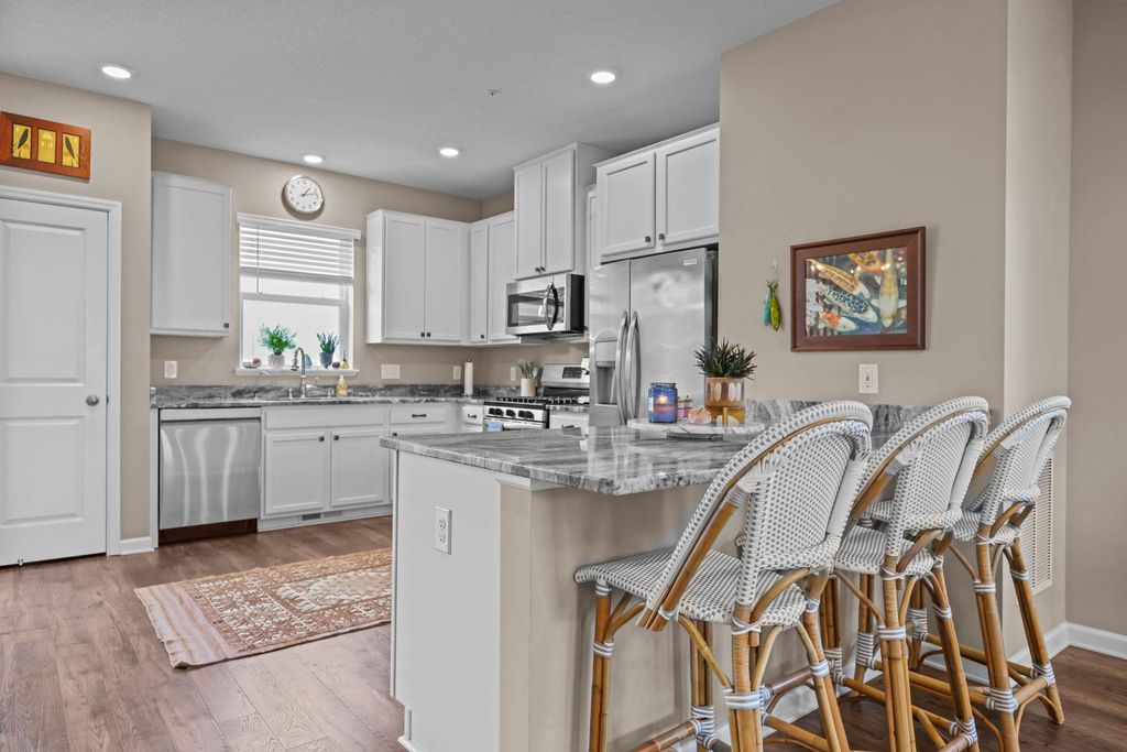 8770 Granite Circle, Woodbury, MN 55129