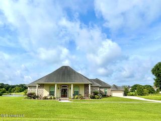 183 Shore Crest Circle, Carriere, MS 39426