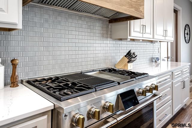 28420 Laurel Circle, Valley, NE 68064