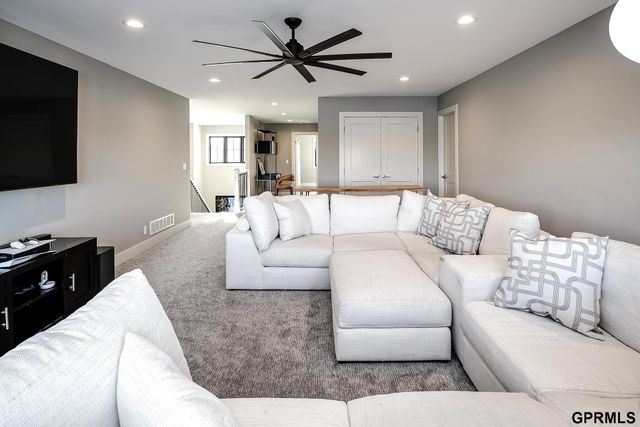 28420 Laurel Circle, Valley, NE 68064