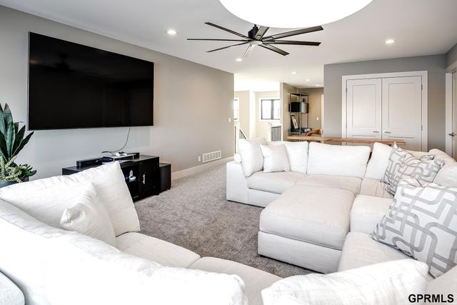 28420 Laurel Circle, Valley, NE 68064