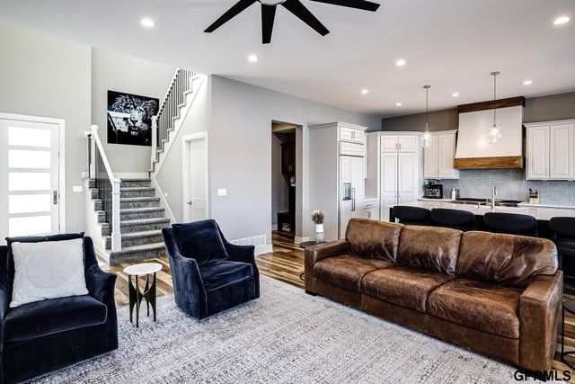 28420 Laurel Circle, Valley, NE 68064