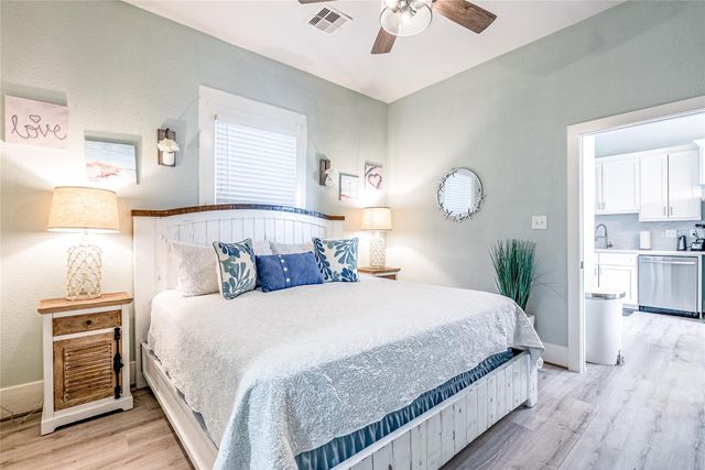 1208 Avenue K, Galveston, TX 77550