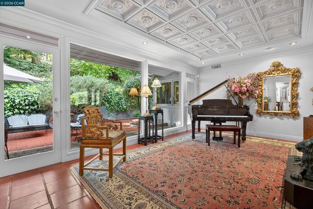 56 Camino Encinas, Orinda, CA 94563