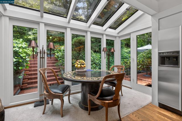 56 Camino Encinas, Orinda, CA 94563