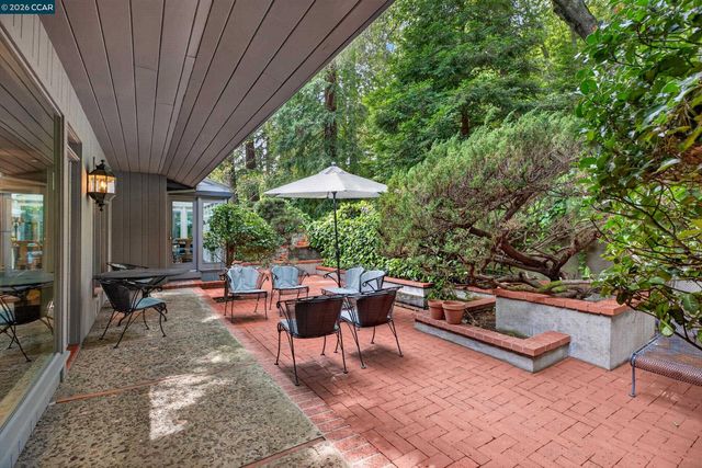 56 Camino Encinas, Orinda, CA 94563