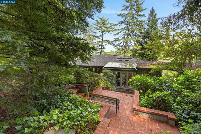 56 Camino Encinas, Orinda, CA 94563