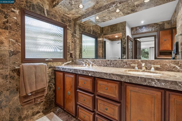 56 Camino Encinas, Orinda, CA 94563