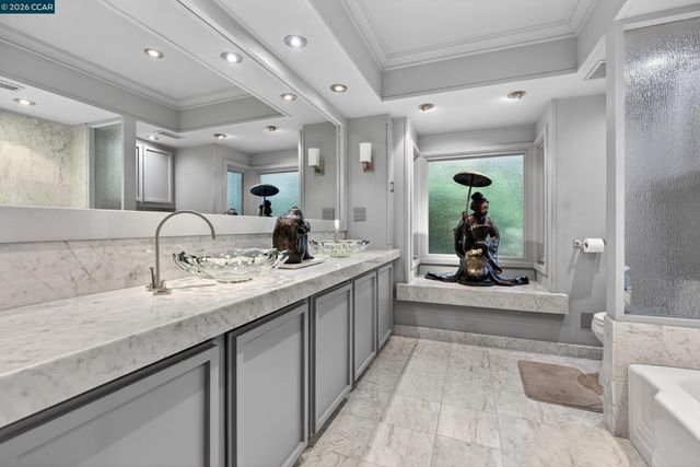 56 Camino Encinas, Orinda, CA 94563