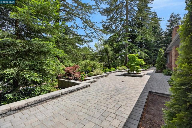 56 Camino Encinas, Orinda, CA 94563