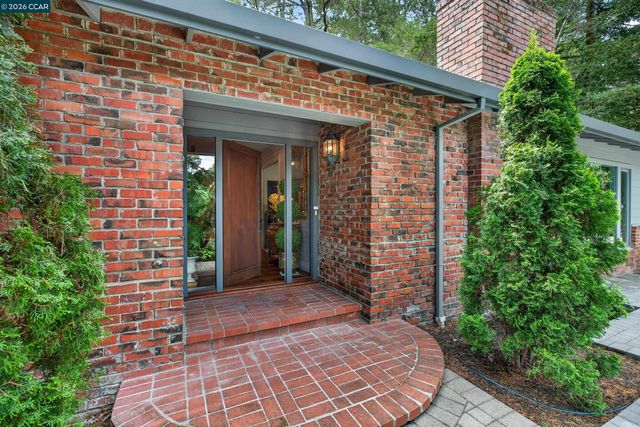 56 Camino Encinas, Orinda, CA 94563
