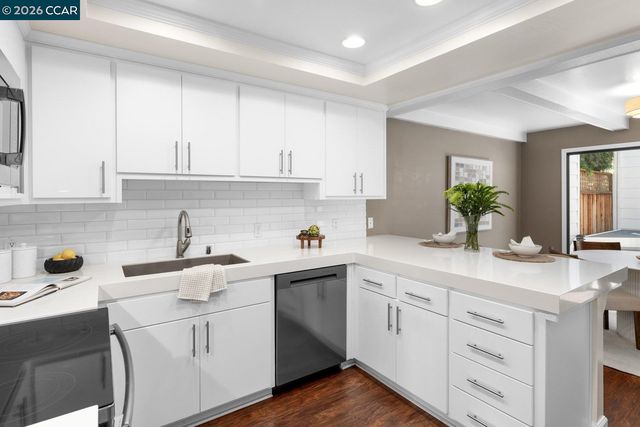 1712 Saint Andrews Dr, Moraga, CA 94556