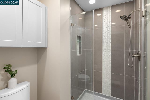1712 Saint Andrews Dr, Moraga, CA 94556