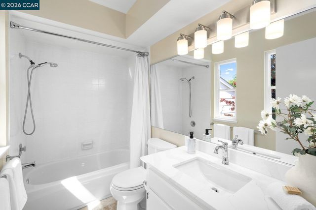 1712 Saint Andrews Dr, Moraga, CA 94556