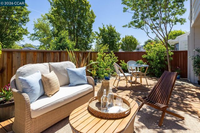 1712 Saint Andrews Dr, Moraga, CA 94556