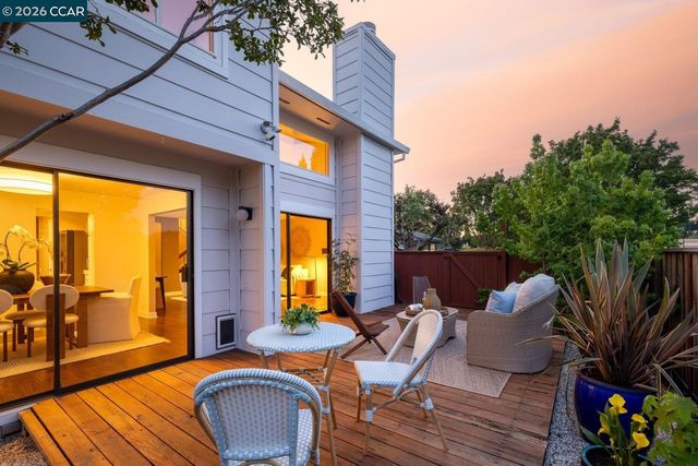 1712 Saint Andrews Dr, Moraga, CA 94556