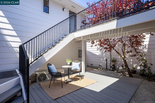 1712 Saint Andrews Dr, Moraga, CA 94556