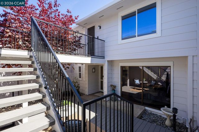 1712 Saint Andrews Dr, Moraga, CA 94556
