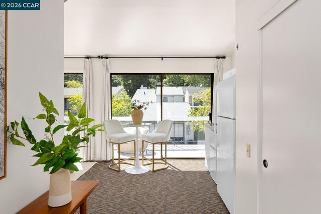 1712 Saint Andrews Dr, Moraga, CA 94556
