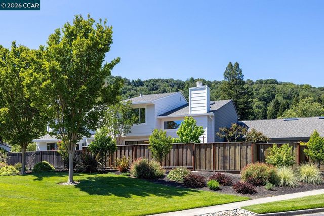 1712 Saint Andrews Dr, Moraga, CA 94556