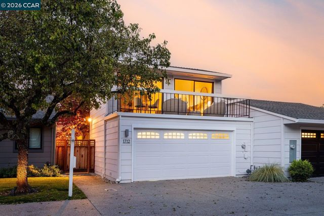 1712 Saint Andrews Dr, Moraga, CA 94556