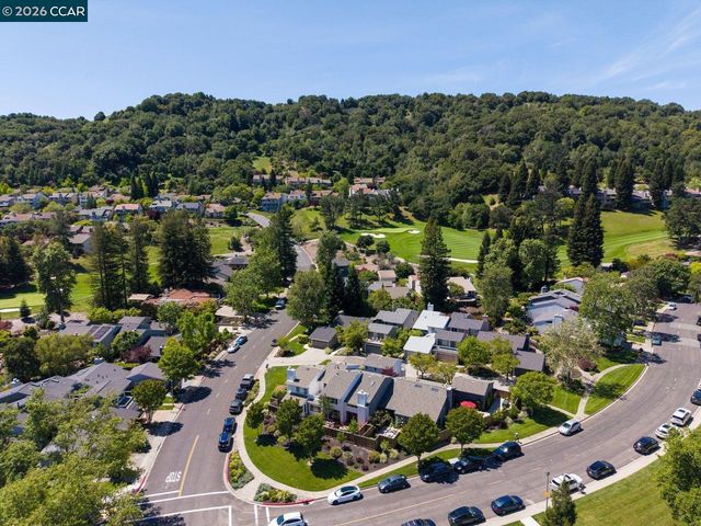 1712 Saint Andrews Dr, Moraga, CA 94556