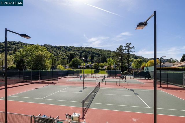 1712 Saint Andrews Dr, Moraga, CA 94556