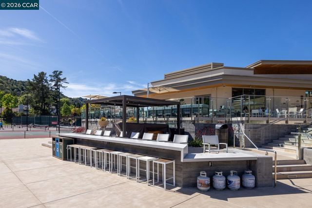 1712 Saint Andrews Dr, Moraga, CA 94556