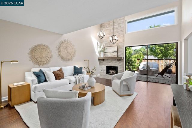 1712 Saint Andrews Dr, Moraga, CA 94556
