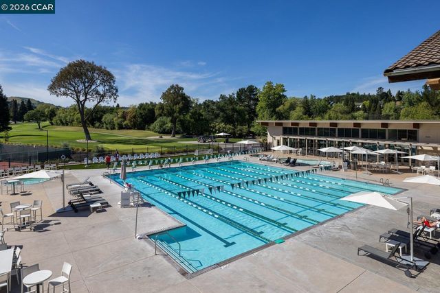 1712 Saint Andrews Dr, Moraga, CA 94556