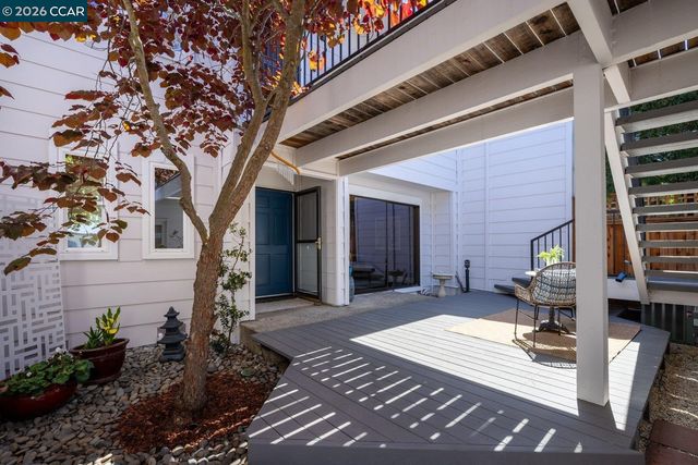 1712 Saint Andrews Dr, Moraga, CA 94556