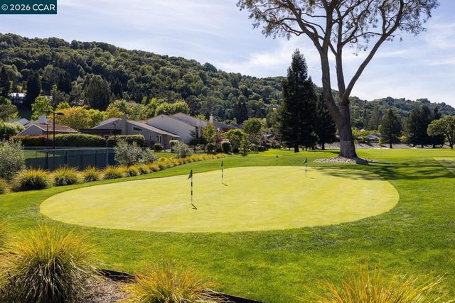 1712 Saint Andrews Dr, Moraga, CA 94556