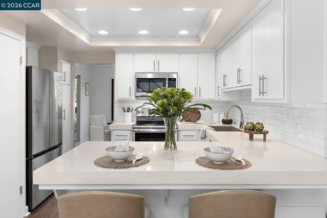 1712 Saint Andrews Dr, Moraga, CA 94556